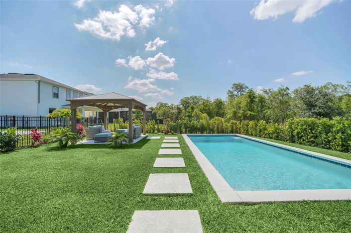 Image No.64-5 Bed Property for sale