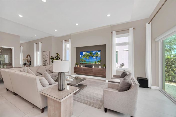 Image No.11-5 Bed Property for sale