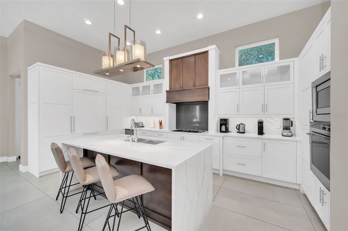 Image No.16-5 Bed Property for sale