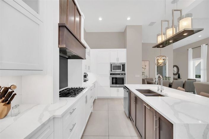 Image No.19-5 Bed Property for sale