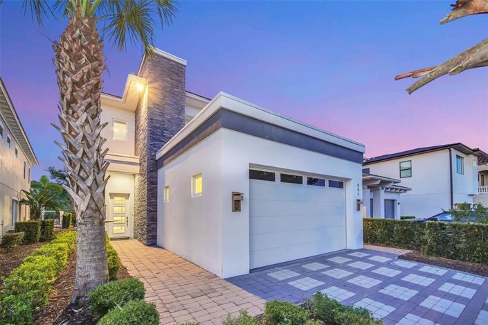 Image No.2-5 Bed Property for sale