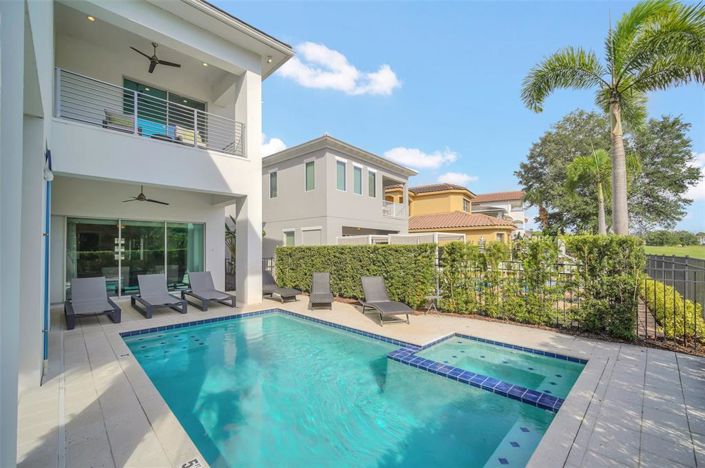 Image No.32-5 Bed Property for sale