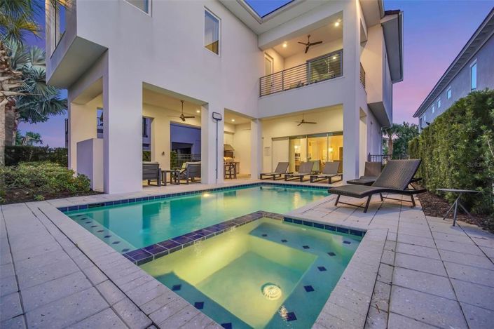 Image No.34-5 Bed Property for sale