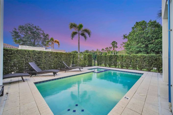 Image No.38-5 Bed Property for sale