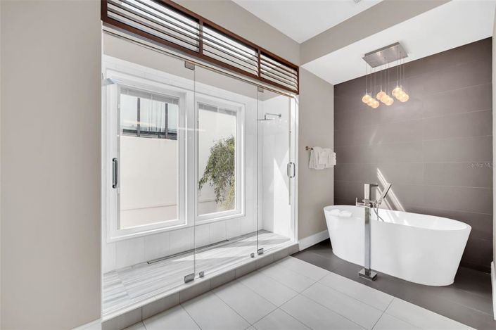 Image No.65-5 Bed Property for sale