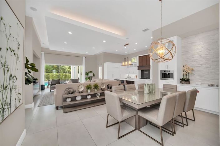 Image No.8-5 Bed Property for sale