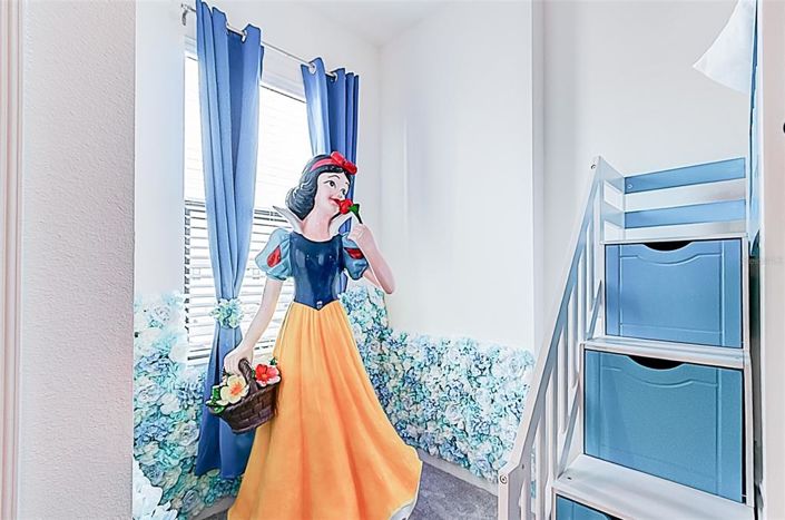 Image No.50-10 Bed Property for sale