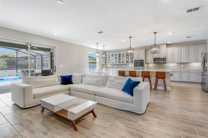 Image No.19-5 Bed Property for sale