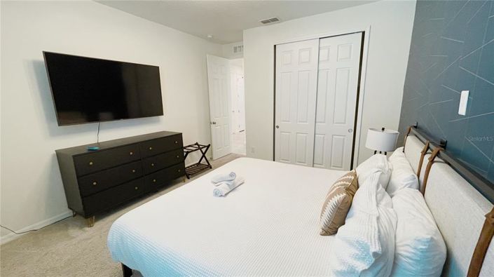 Image No.10-7 Bed Property for sale