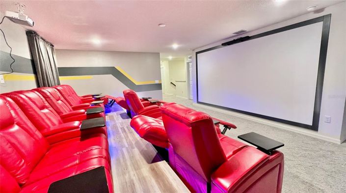 Image No.100-7 Bed Property for sale