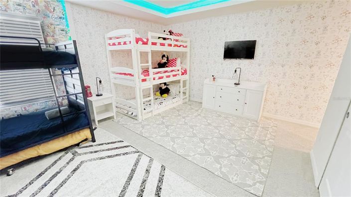 Image No.15-7 Bed Property for sale