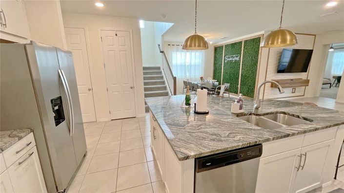 Image No.27-7 Bed Property for sale