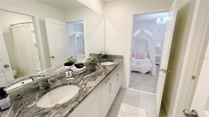 Image No.32-7 Bed Property for sale