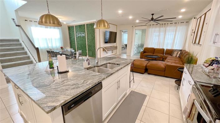 Image No.50-7 Bed Property for sale