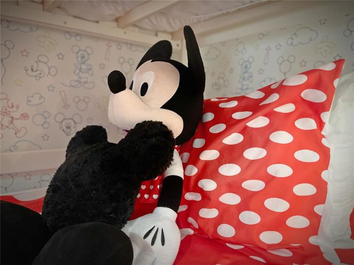 Image No.61-7 Bed Property for sale