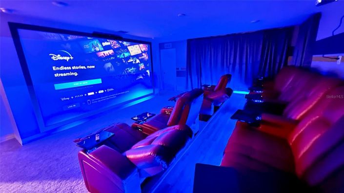 Image No.98-7 Bed Property for sale