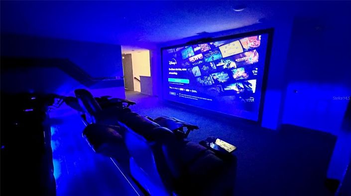 Image No.99-7 Bed Property for sale