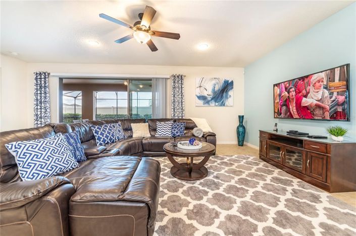 Image No.10-8 Bed Property for sale