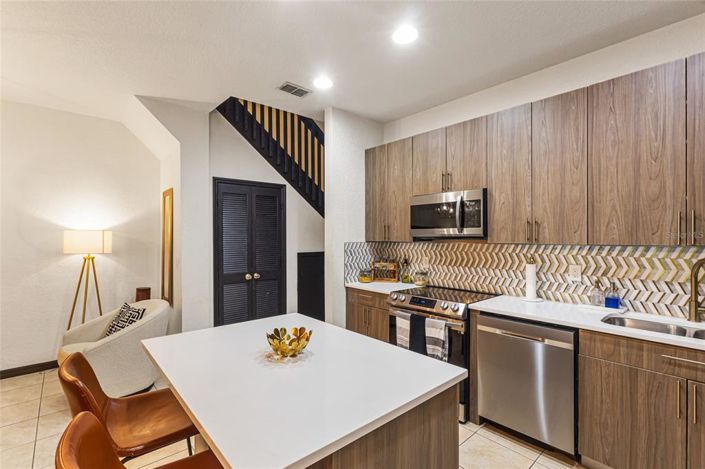 Image No.14-4 Bed Townhouse for sale