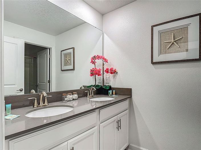 Image No.27-4 Bed Townhouse for sale