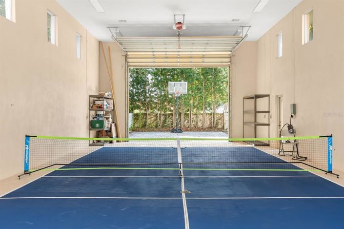 Image No.28-6 Bed Property for sale