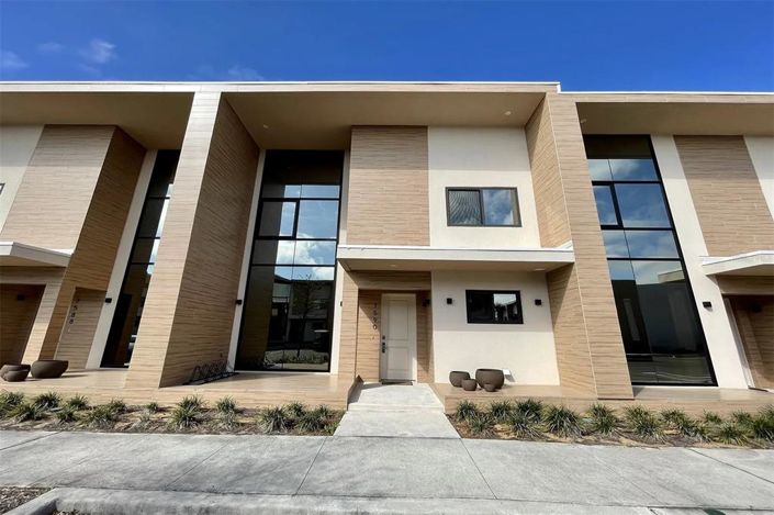Image No.1-3 Bed Townhouse for sale