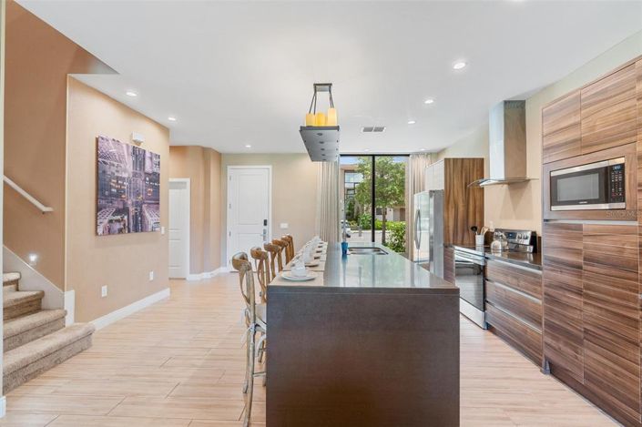 Image No.10-3 Bed Townhouse for sale