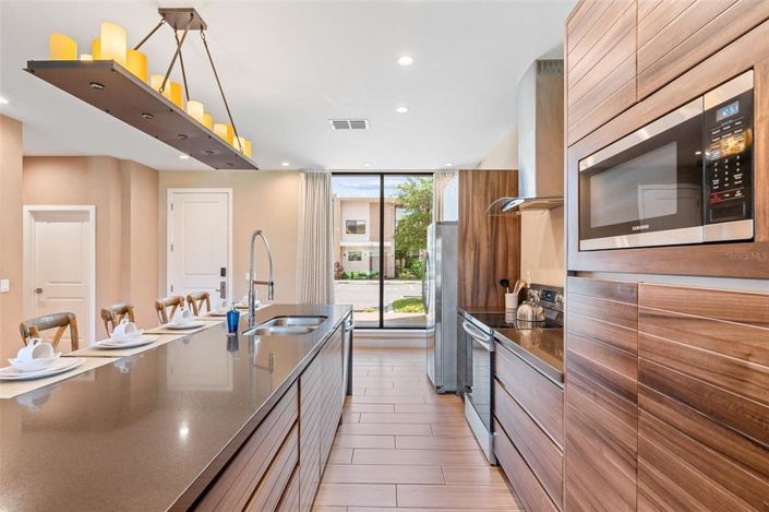 Image No.11-3 Bed Townhouse for sale