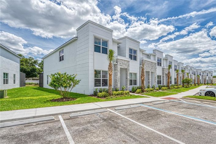 Image No.2-4 Bed Townhouse for sale