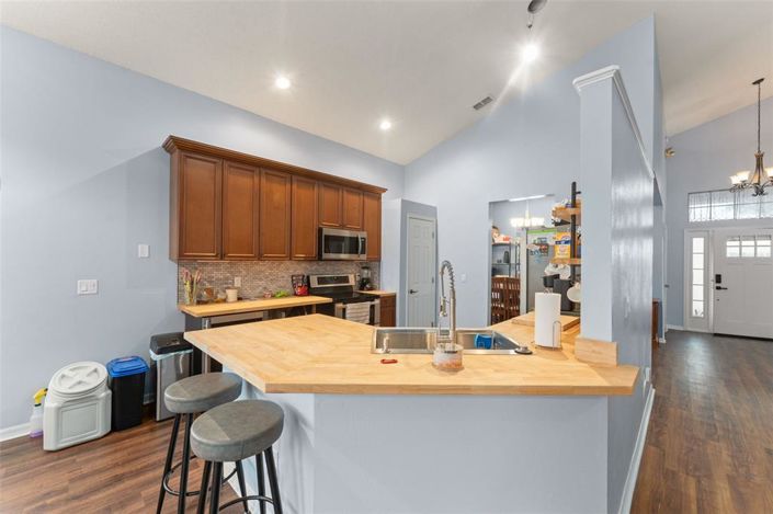 Image No.9-5 Bed Property for sale