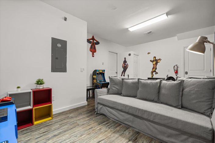 Image No.10-4 Bed Townhouse for sale