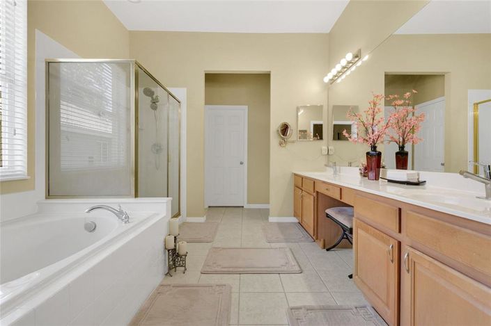 Image No.14-5 Bed Property for sale