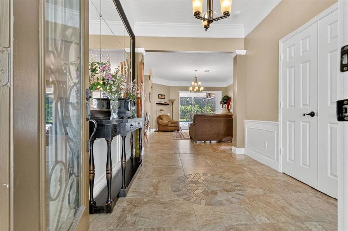 Image No.2-5 Bed Property for sale