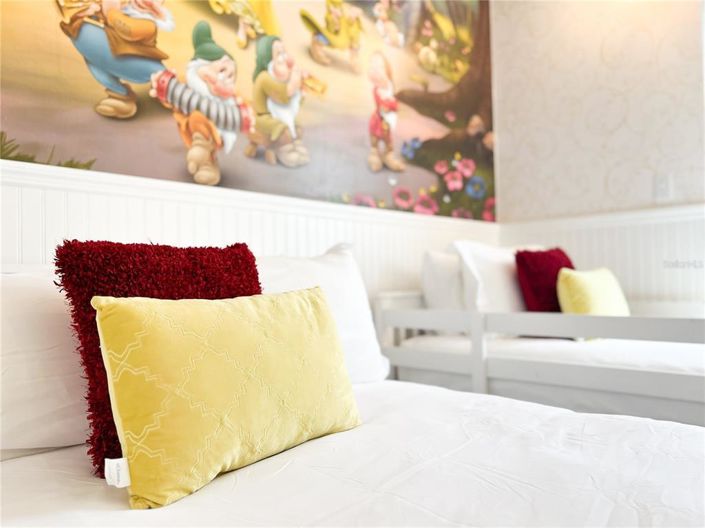 Image No.27-5 Bed Townhouse for sale