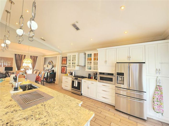 Image No.1-4 Bed Property for sale
