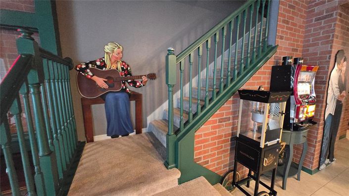 Image No.16-5 Bed Townhouse for sale