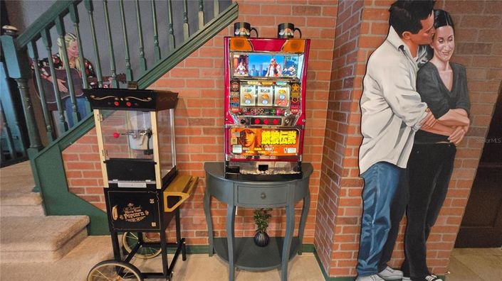 Image No.17-5 Bed Townhouse for sale