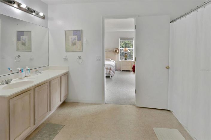 Image No.37-4 Bed Property for sale