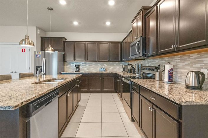 Image No.12-10 Bed Property for sale