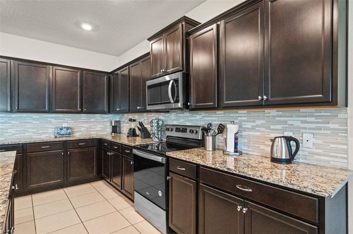 Image No.13-10 Bed Property for sale