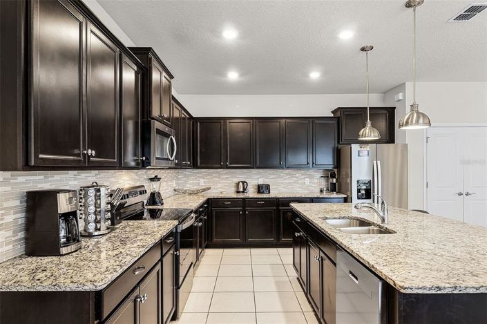 Image No.13-10 Bed Property for sale