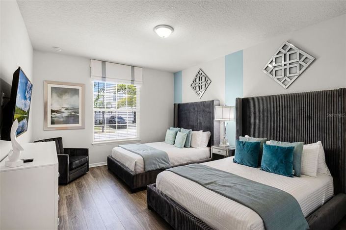 Image No.17-10 Bed Property for sale