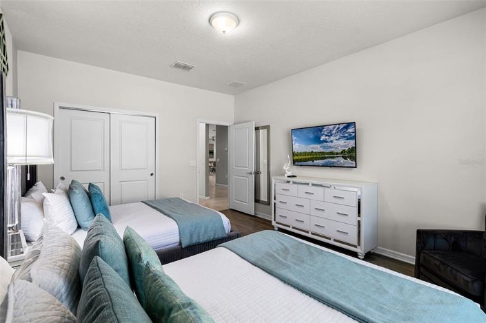 Image No.18-10 Bed Property for sale