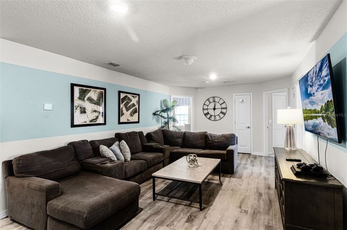 Image No.26-10 Bed Property for sale