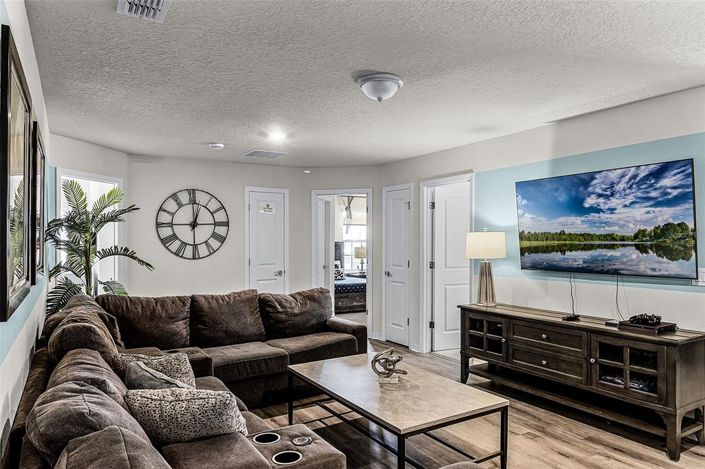 Image No.27-10 Bed Property for sale