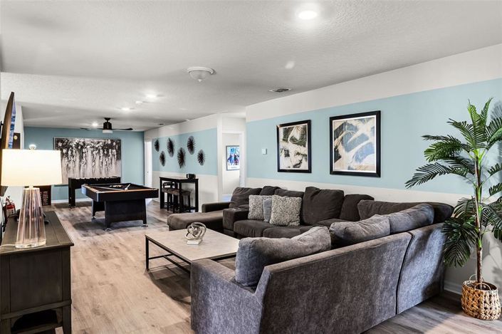 Image No.28-10 Bed Property for sale