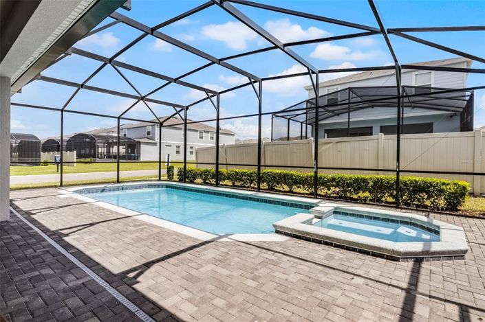 Image No.56-10 Bed Property for sale