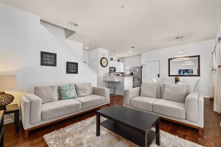 Image No.12-4 Bed Townhouse for sale