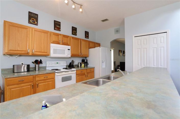 Image No.15-5 Bed Property for sale