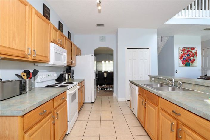 Image No.17-5 Bed Property for sale